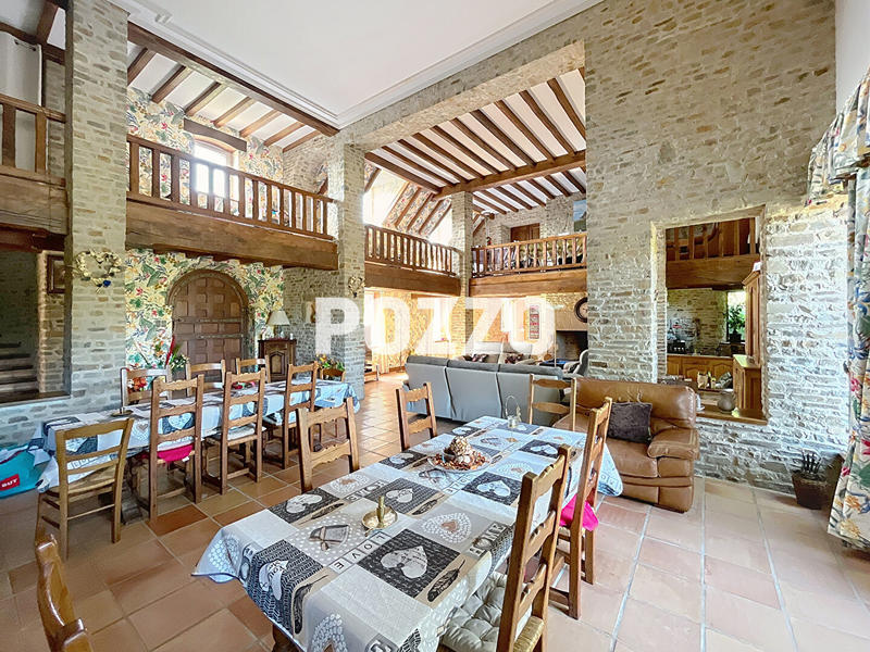Maison - 676 m² - 17 pièces