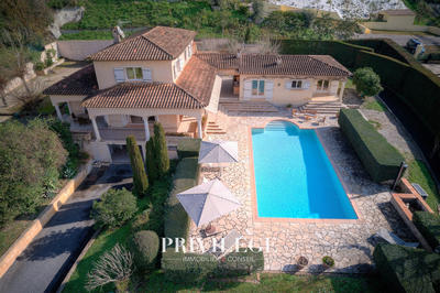 Villa - 240 m² - 8 pièces