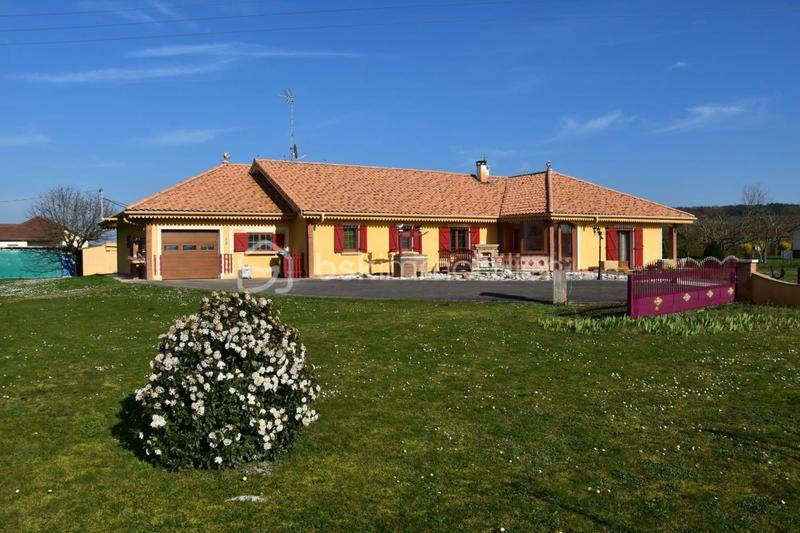 Maison - 220 m² - 7 pièces