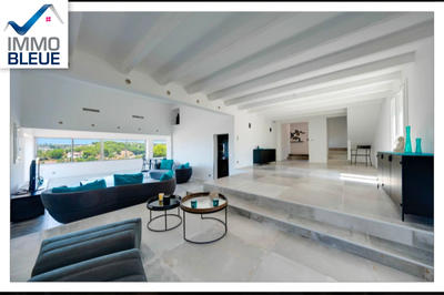 Maison - 240 m² - 5 pièces