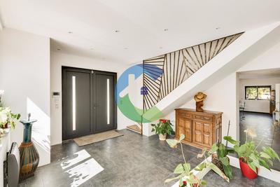 Maison - 247 m² - 7 pièces