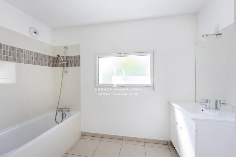 Appartement - 82 m² - 3 pièces