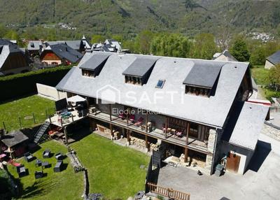 Maison - 280 m² - 9 pièces