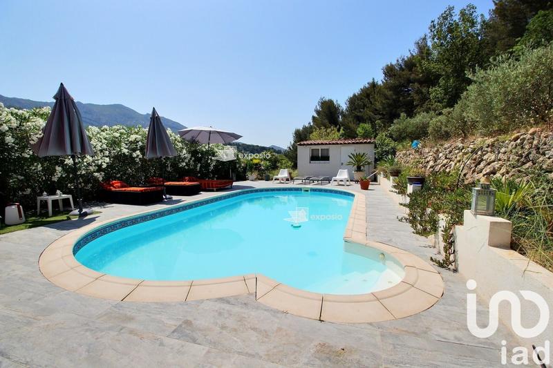 Maison - 205 m² - 9 pièces