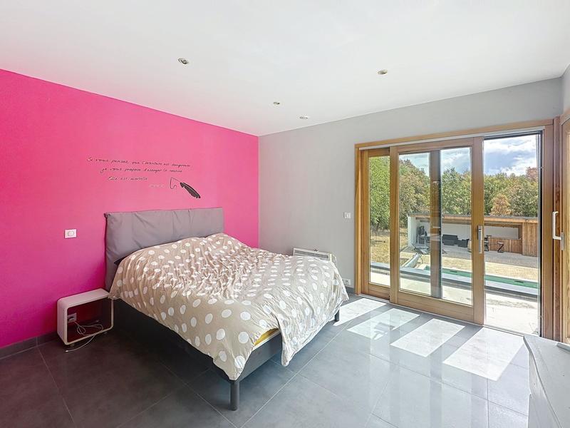 Maison - 220 m² - 5 pièces