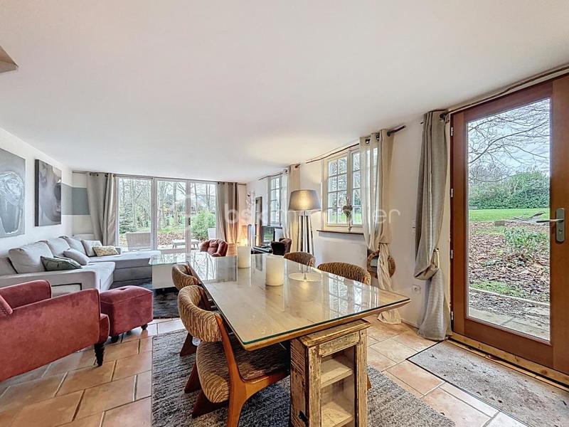 Maison traditionnelle - 210 m² - 7 pièces