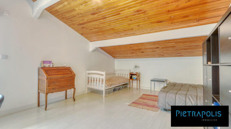 Maison - 220 m² - 9 pièces