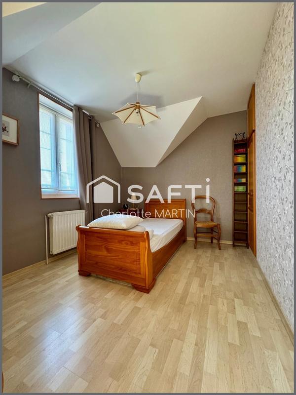 Maison - 220 m² - 10 pièces