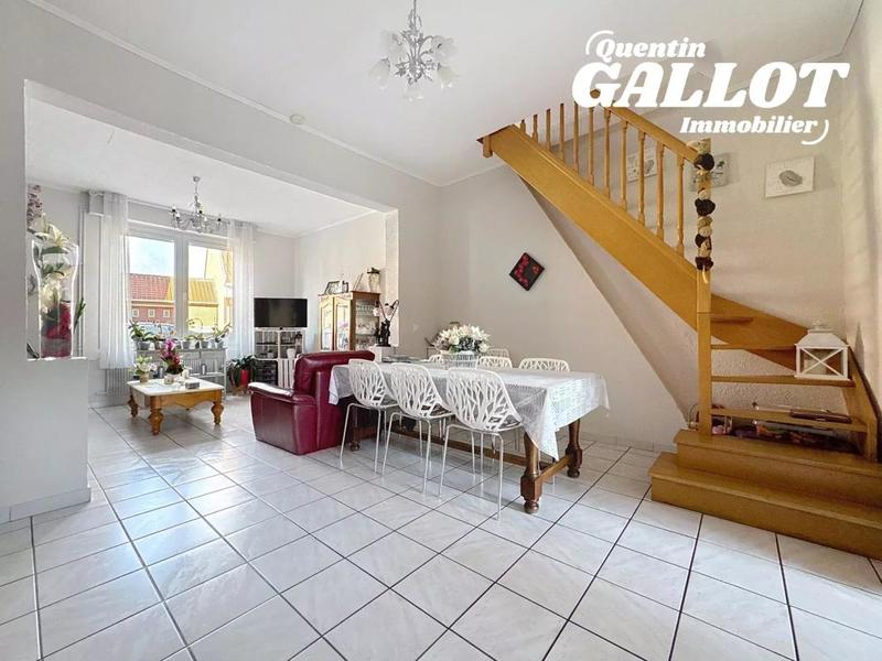 Maison - 99 m² - 5 pièces