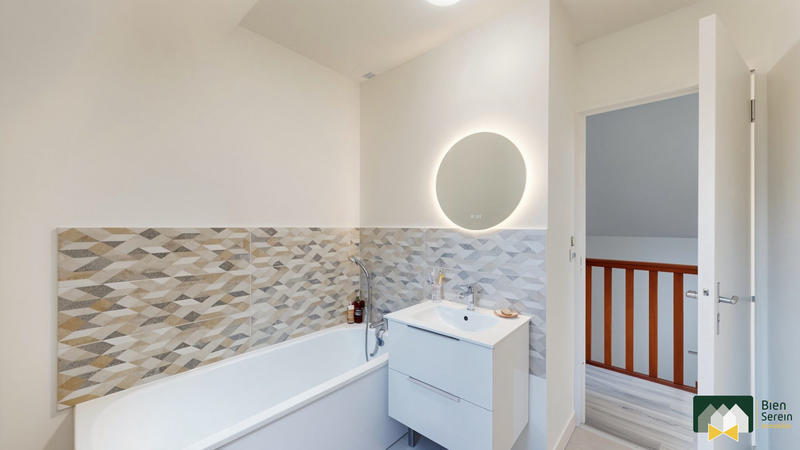 Maison - 99 m² - 5 pièces