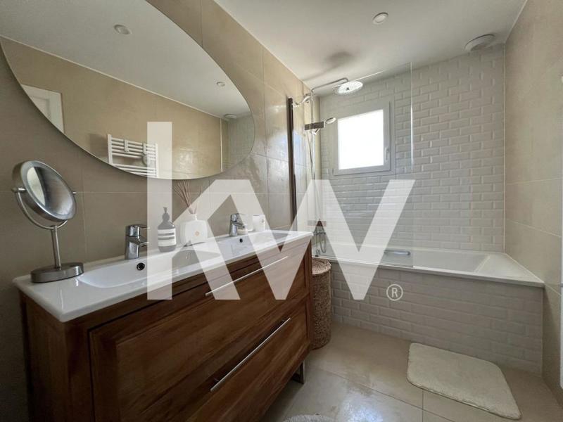 Propriété - 157 m² - 6 pièces