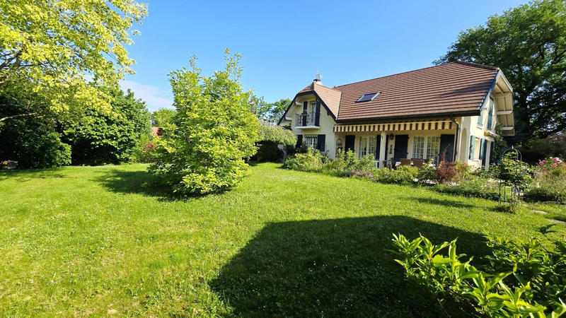 Maison - 241 m² - 7 pièces