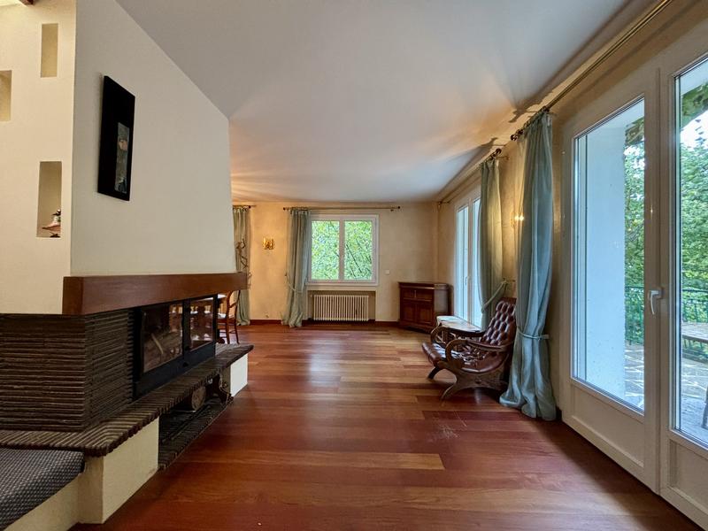 Maison traditionnelle - 181 m² - 7 pièces