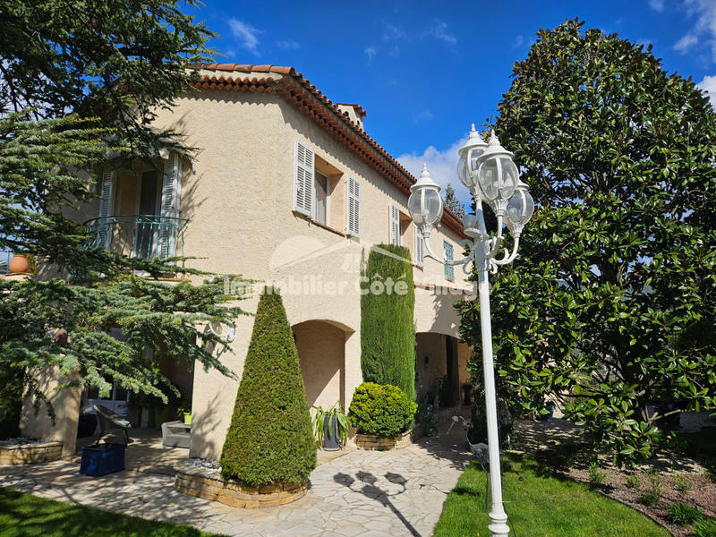 Villa - 276 m² - 8 pièces