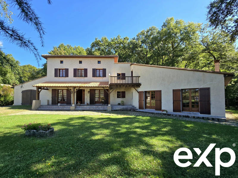 Maison - 315 m² - 10 pièces