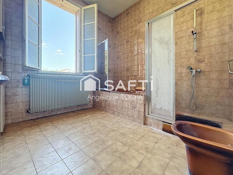 Maison - 370 m² - 12 pièces