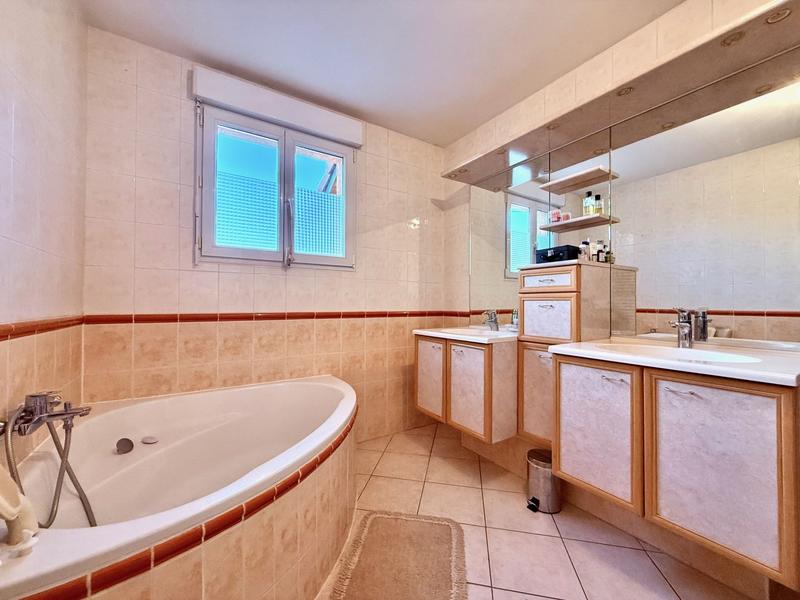 Maison - 105 m² - 6 pièces