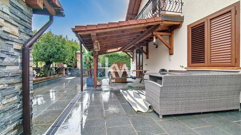 Maison jumelée - 180 m² - 5 pièces