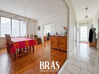 Maison - 160 m² - 10 pièces