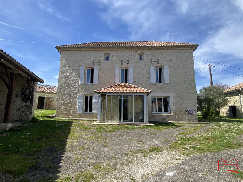 Maison - 239 m² - 5 pièces