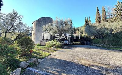 Maison - 225 m² - 7 pièces