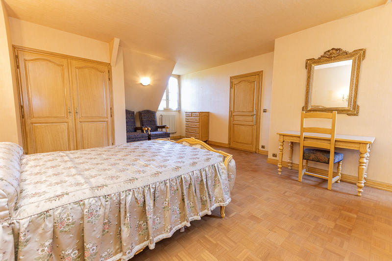 Maison - 200 m² - 6 pièces