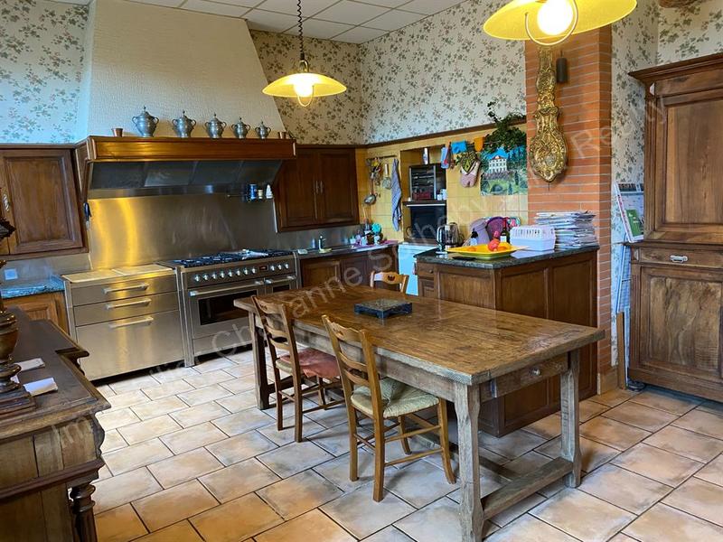 Maison - 552 m² - 11 pièces