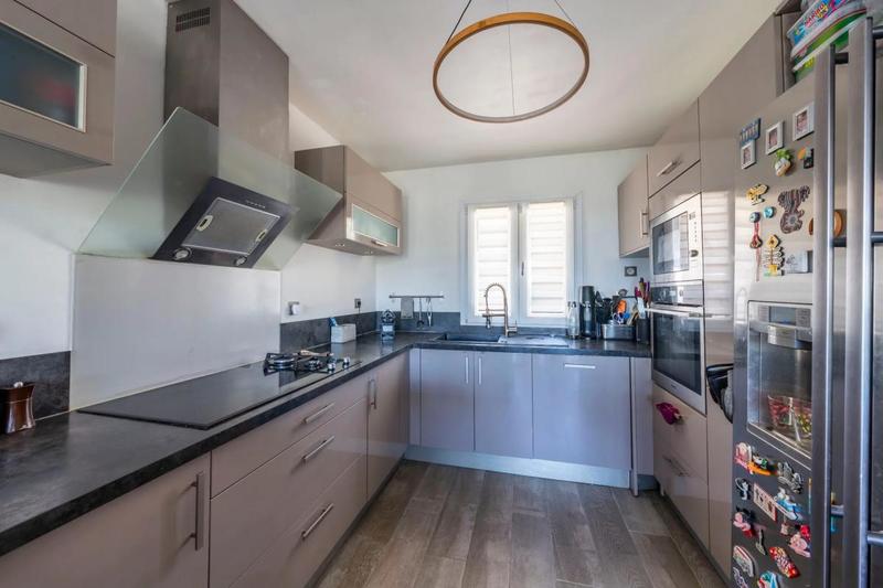 Maison - 239 m² - 12 pièces