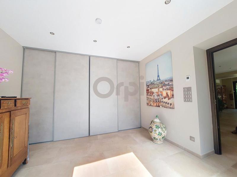 Propriété - 262 m² - 5 pièces