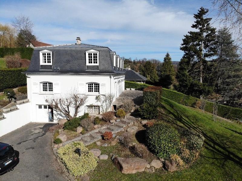 Maison - 204 m² - 9 pièces