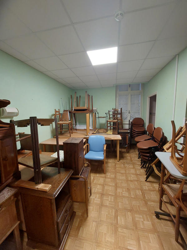 Maison - 1 083 m² - 44 pièces