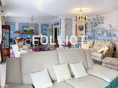 Appartement - 211 m² - 7 pièces