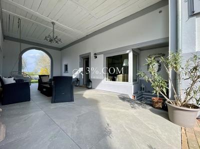 Demeure - 169 m² - 8 pièces