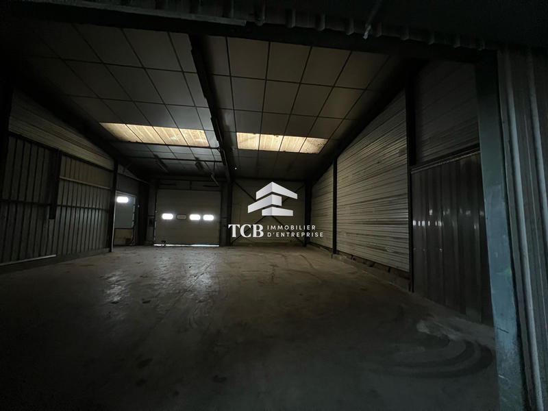 Local d'activités - 1 900 m²