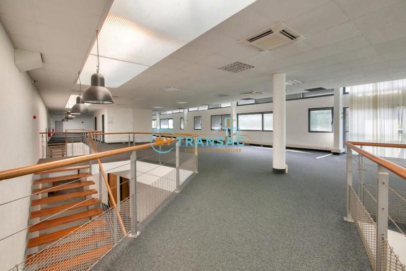 Local d'activités - 3 384 m²