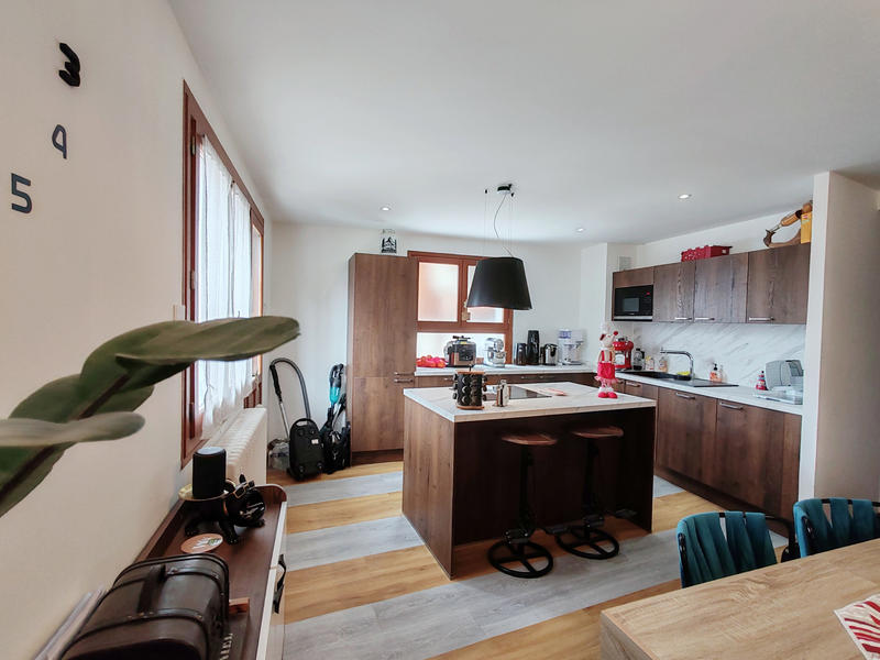 Maison - 234 m² - 4 pièces