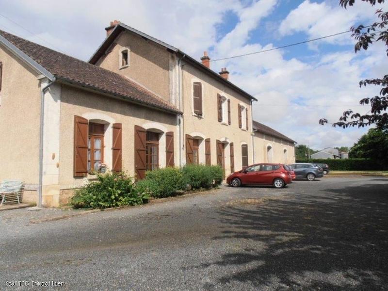 Propriété - 220 m² - 10 pièces