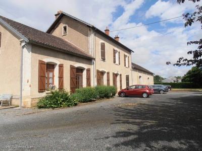 Propriété - 220 m² - 10 pièces
