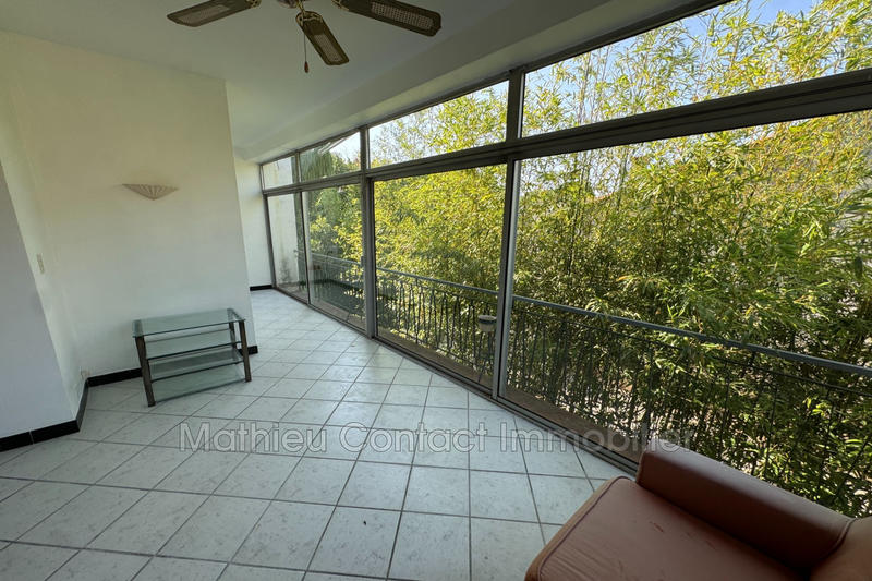 Maison - 250 m² - 10 pièces