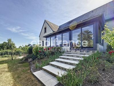 Maison - 212 m² - 8 pièces