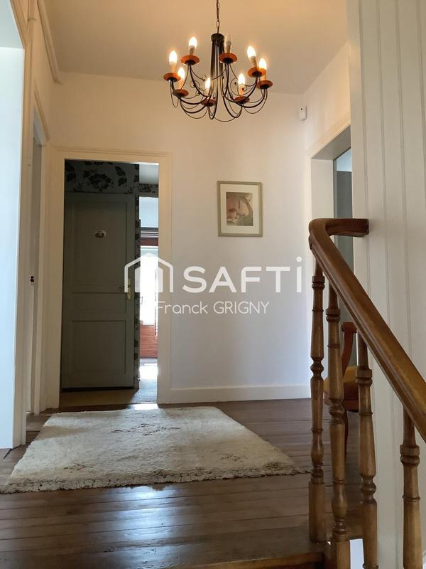 Maison - 222 m² - 7 pièces