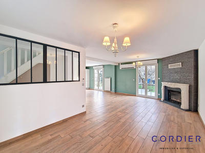 Maison - 111 m² - 7 pièces