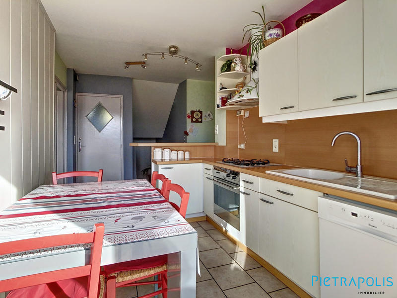 Maison traditionnelle - 176 m² - 8 pièces