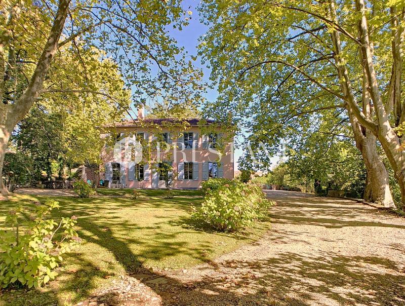 Maison - 380 m² - 12 pièces