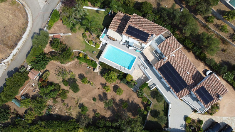 Maison - 243 m² - 10 pièces