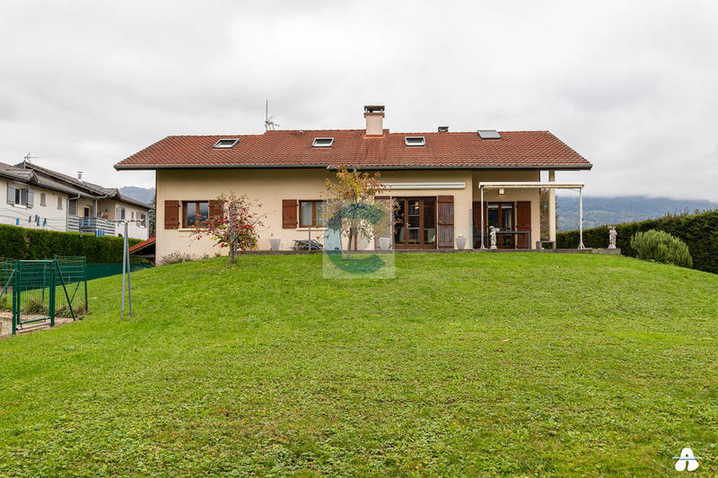 Maison - 144 m² - 8 pièces