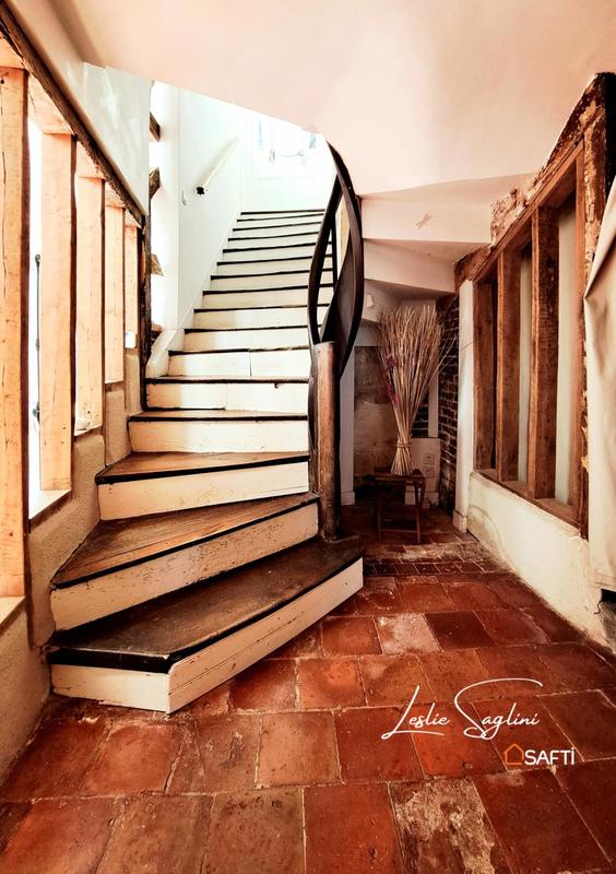 Maison - 462 m² - 17 pièces