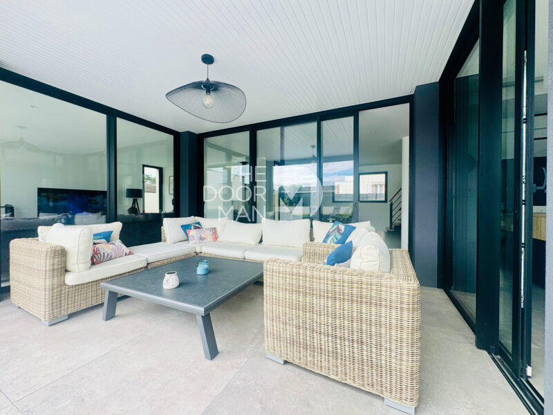 Maison - 214 m² - 6 pièces