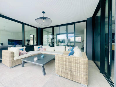 Maison - 214 m² - 6 pièces