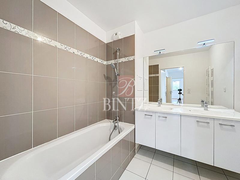 Appartement - 80 m² - 5 pièces